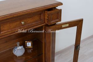 Credenza in legno massiccio con 2 ante a vetro produzione artigianale italiana